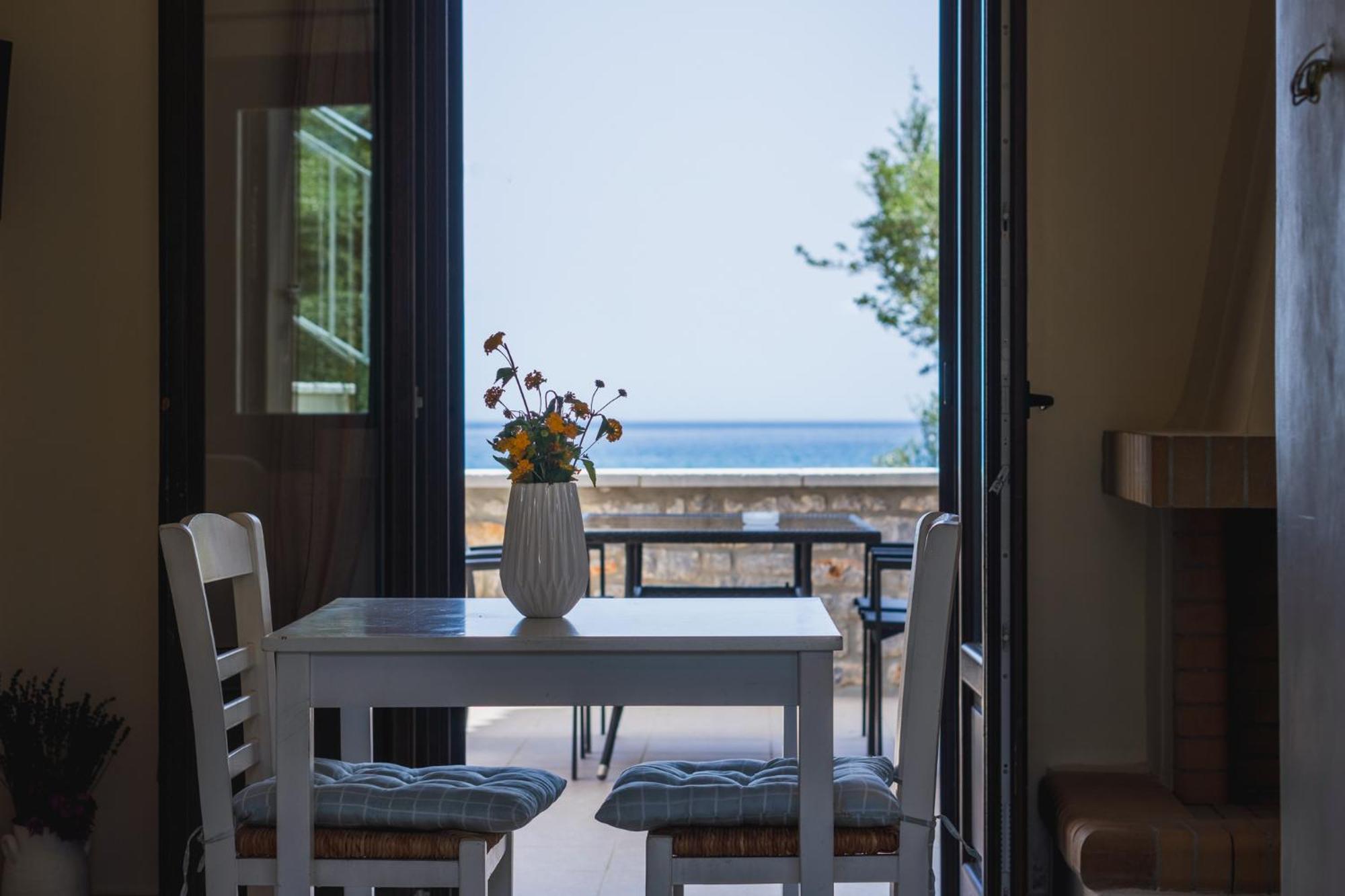 Xenios Kotronas Apartment Bagian luar foto