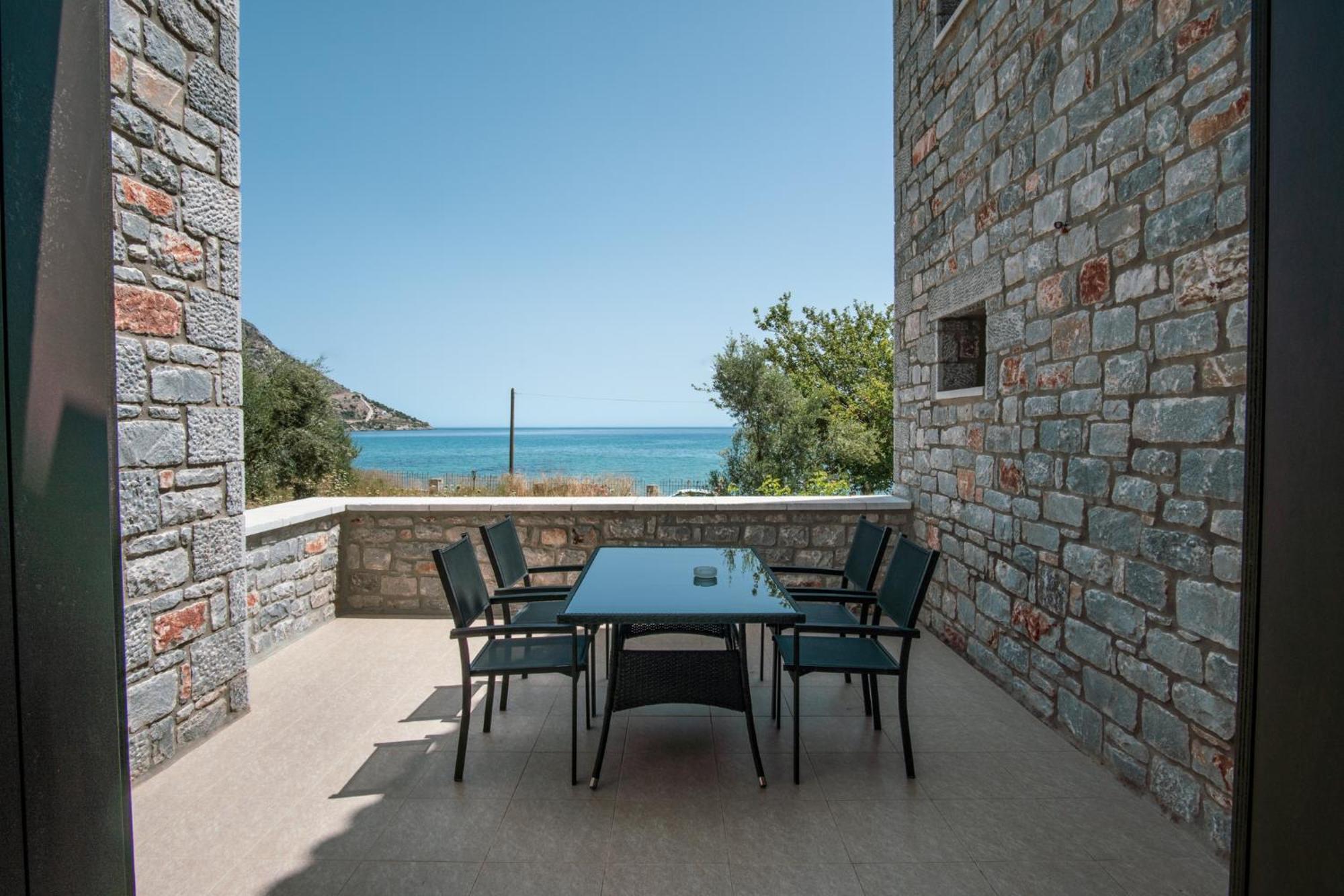 Xenios Kotronas Apartment Bagian luar foto
