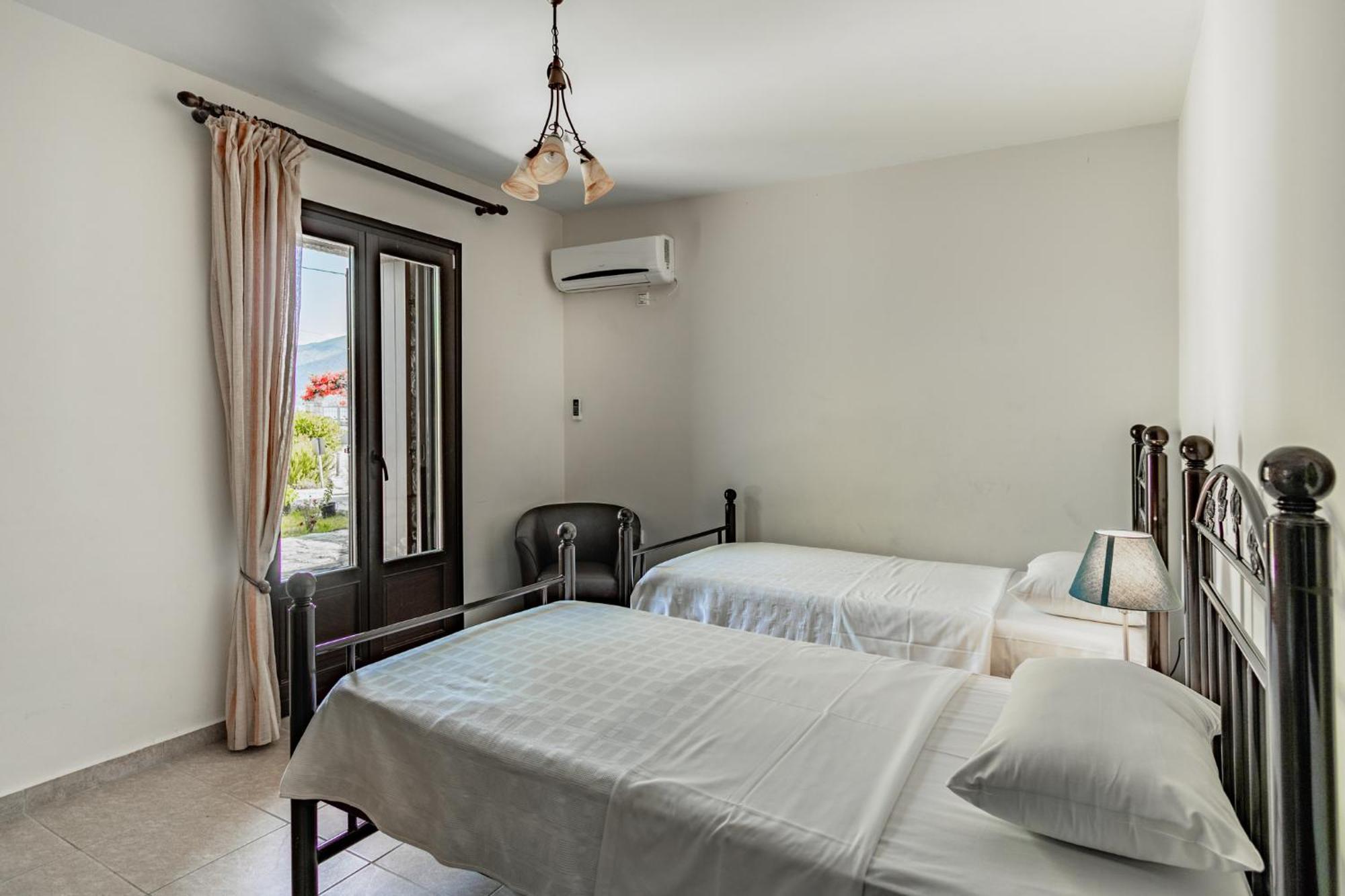 Xenios Kotronas Apartment Bagian luar foto