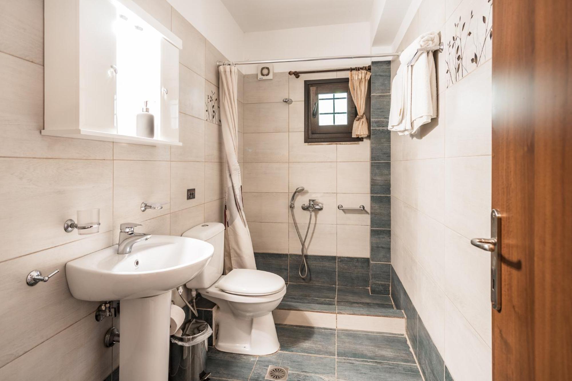 Xenios Kotronas Apartment Bagian luar foto