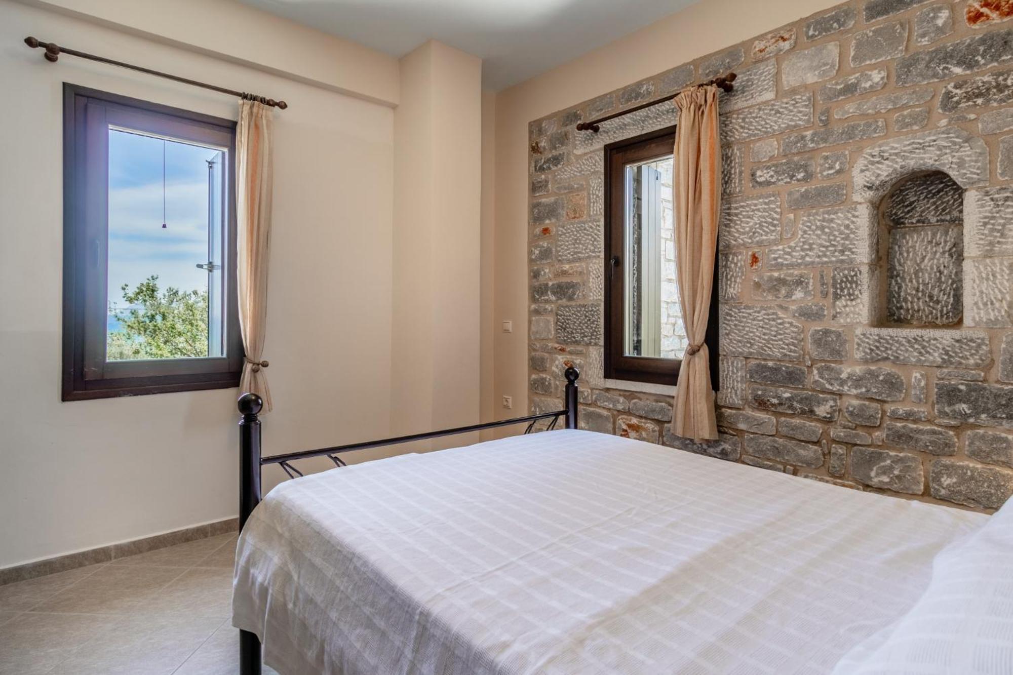 Xenios Kotronas Apartment Bagian luar foto
