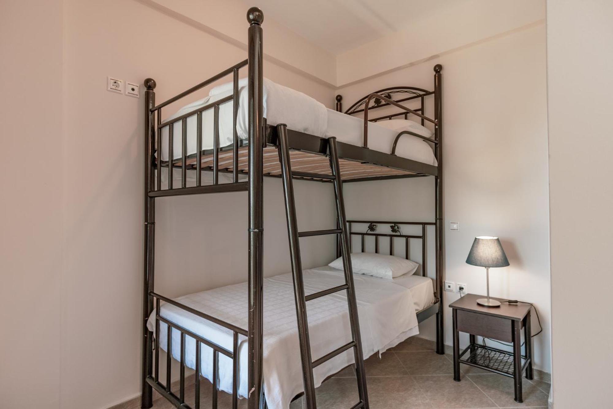 Xenios Kotronas Apartment Bagian luar foto