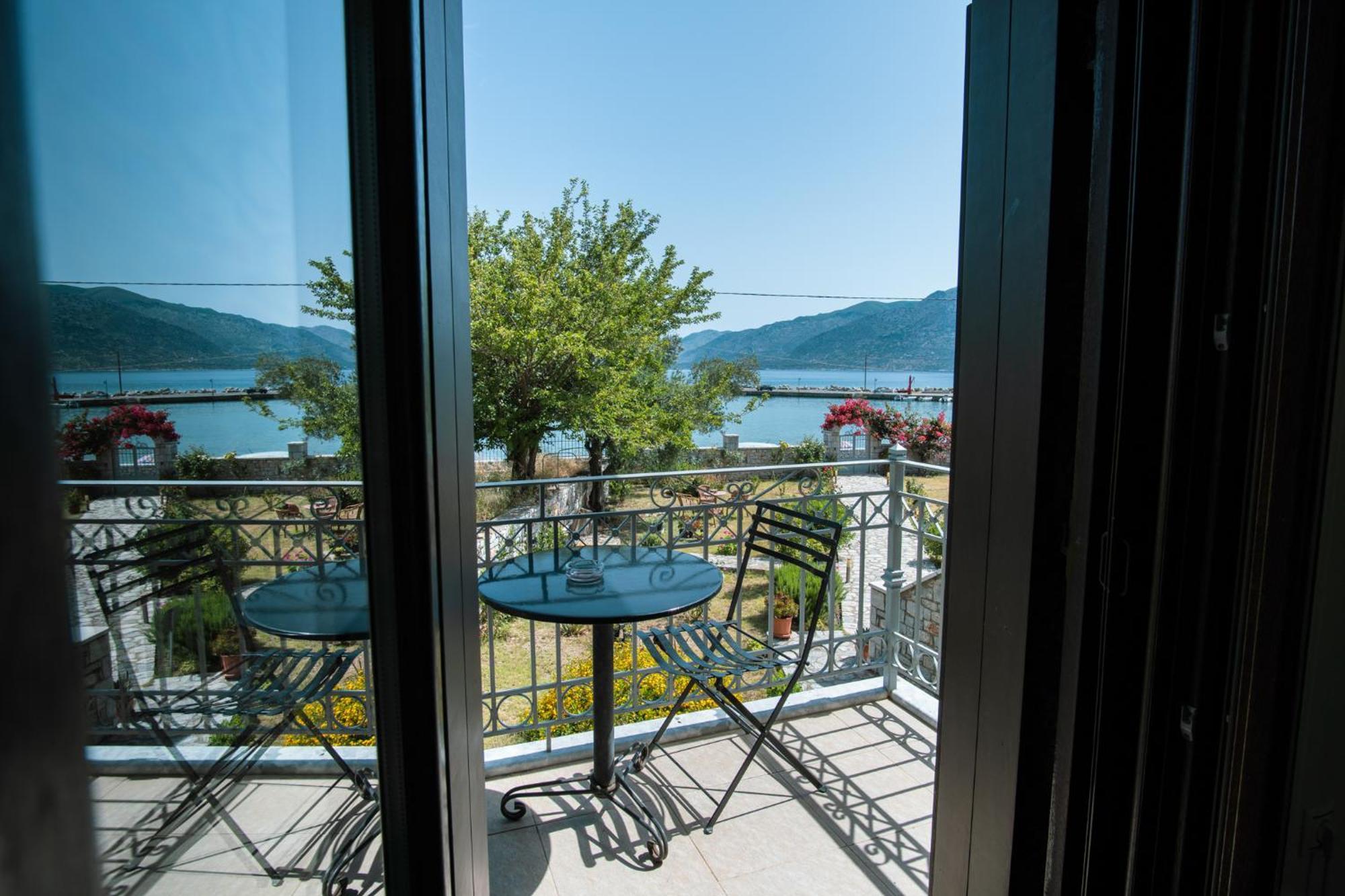 Xenios Kotronas Apartment Bagian luar foto