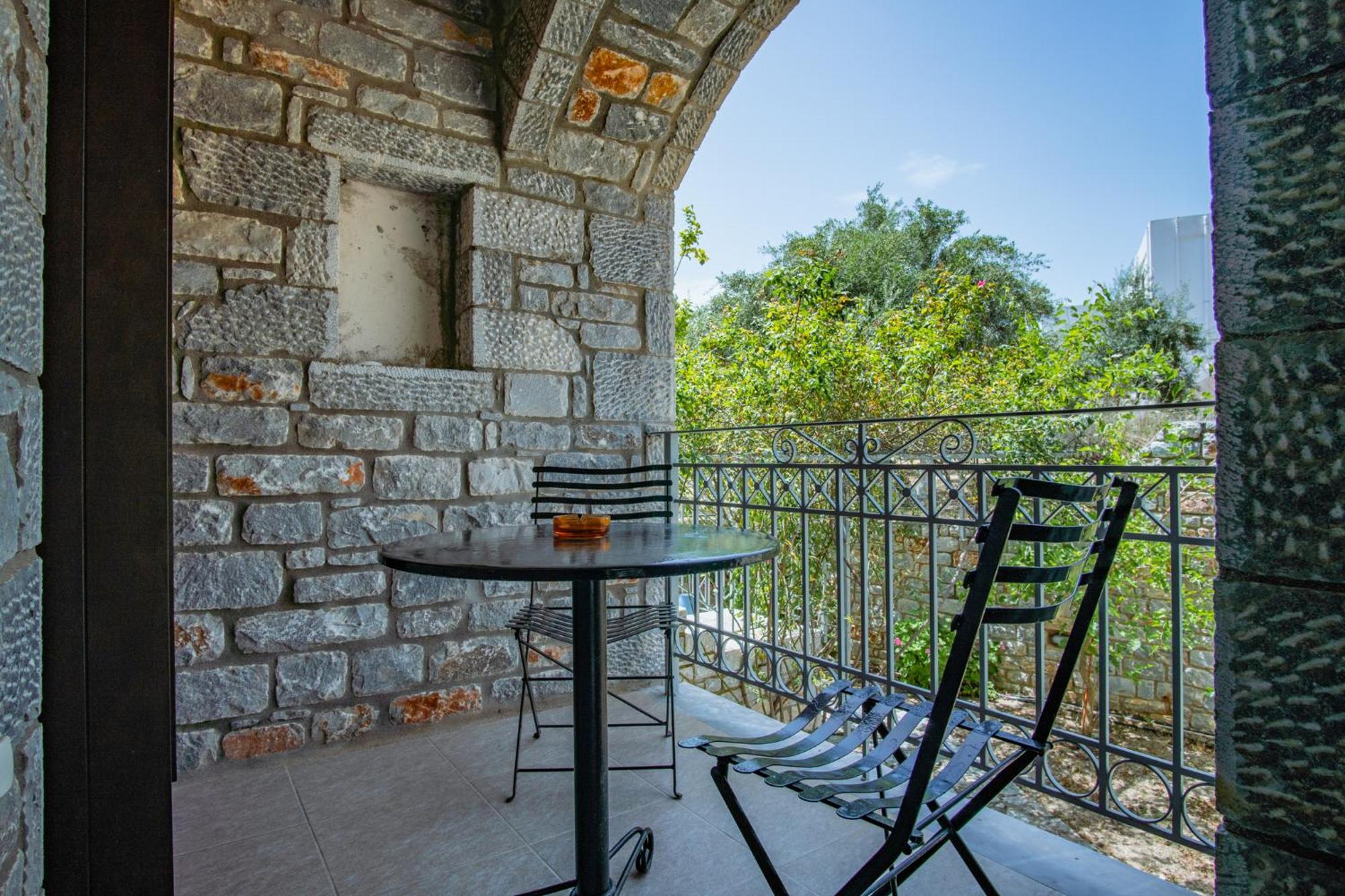 Xenios Kotronas Apartment Bagian luar foto