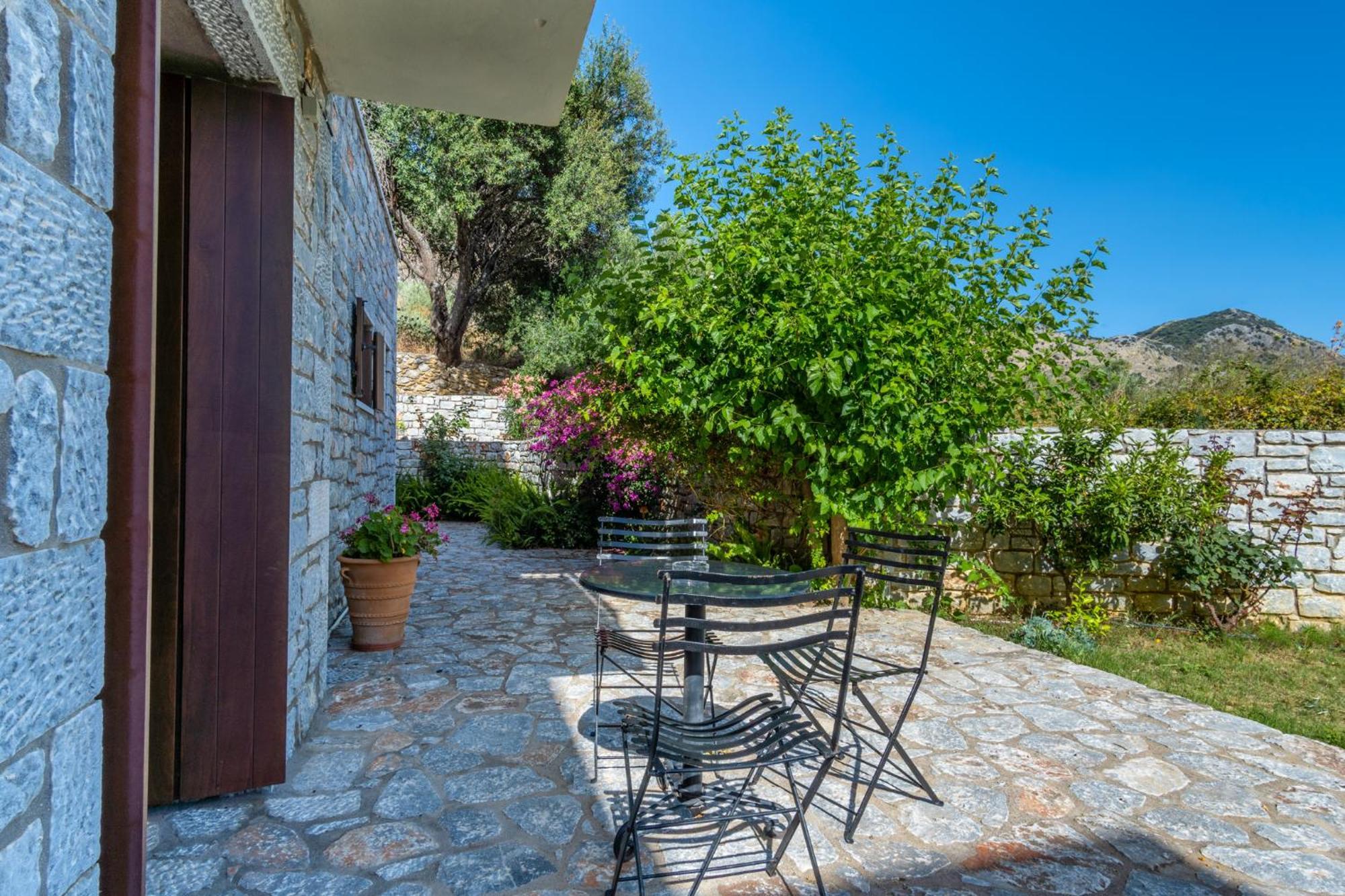 Xenios Kotronas Apartment Bagian luar foto
