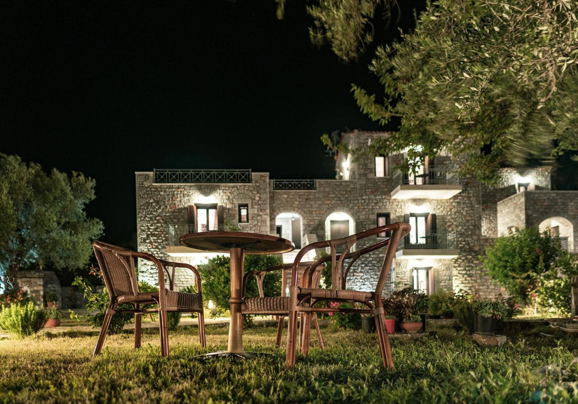 Xenios Kotronas Apartment Bagian luar foto