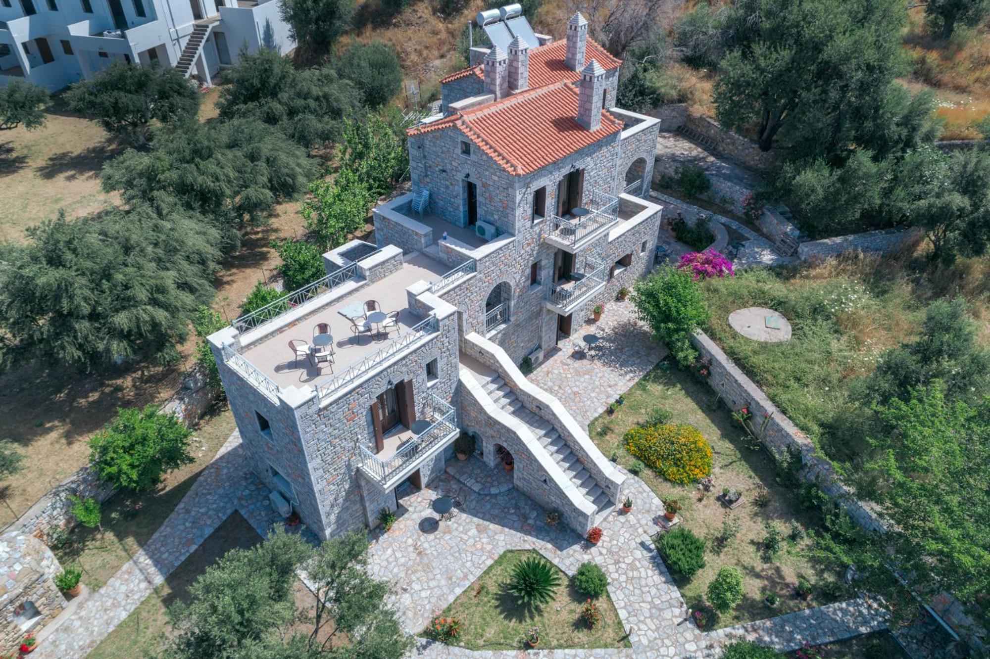 Xenios Kotronas Apartment Bagian luar foto